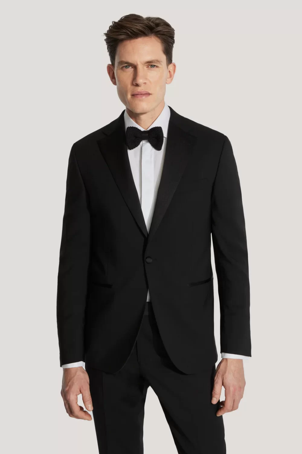 Jack Victor: Black Solid Tuxedo Suit