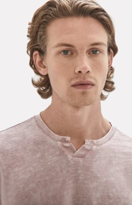 Robert Barakett: Reno Split V Neck